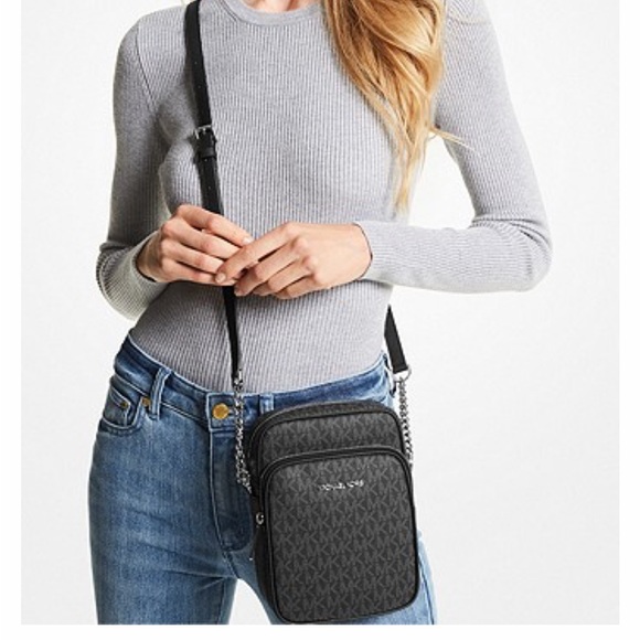 MICHAEL KORS
Jet Set Travel Medium Logo Crossbody Bag Black signature color - Picture 2 of 4